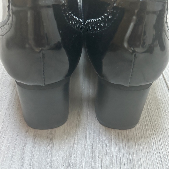 Lace Up Mid Heels
Patent Leather Oxfords for women size euro 41/11? US see under - Picture 5 of 6